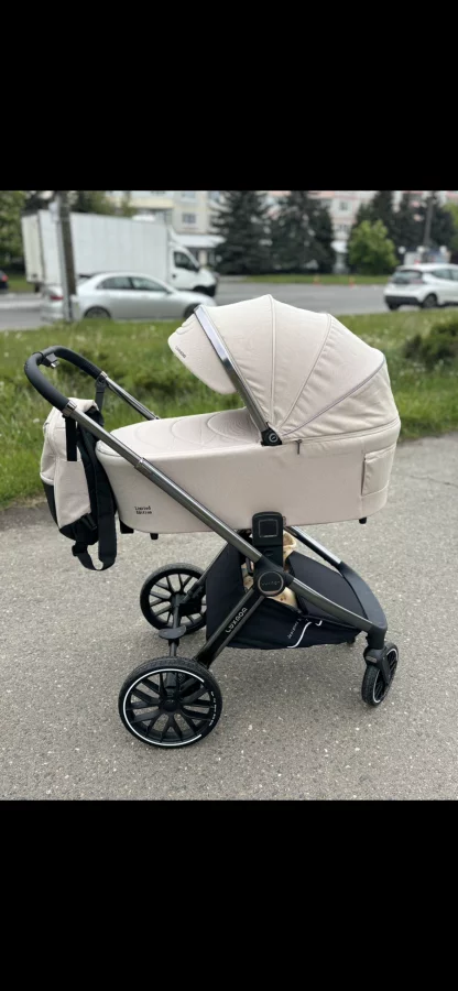 Продам коляску LUXMOM +шезлонг в подарок