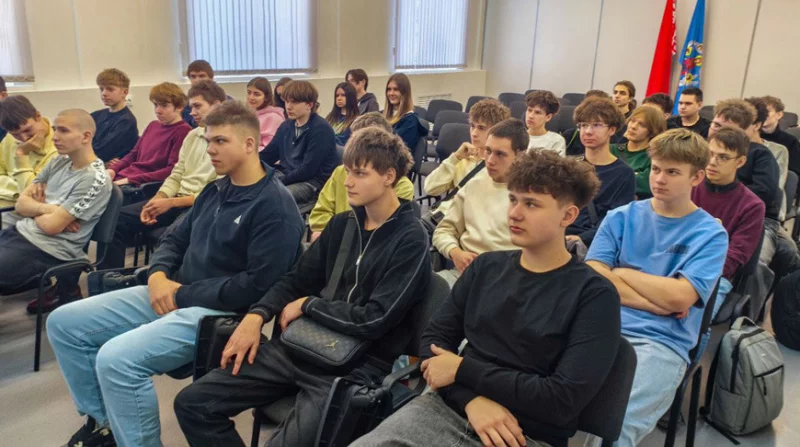 Студенты пообщались с осужденным из Бобруйской колонии в рамках антинаркотической акции