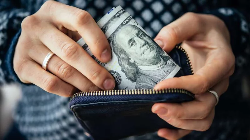 Доллар вернулся к росту