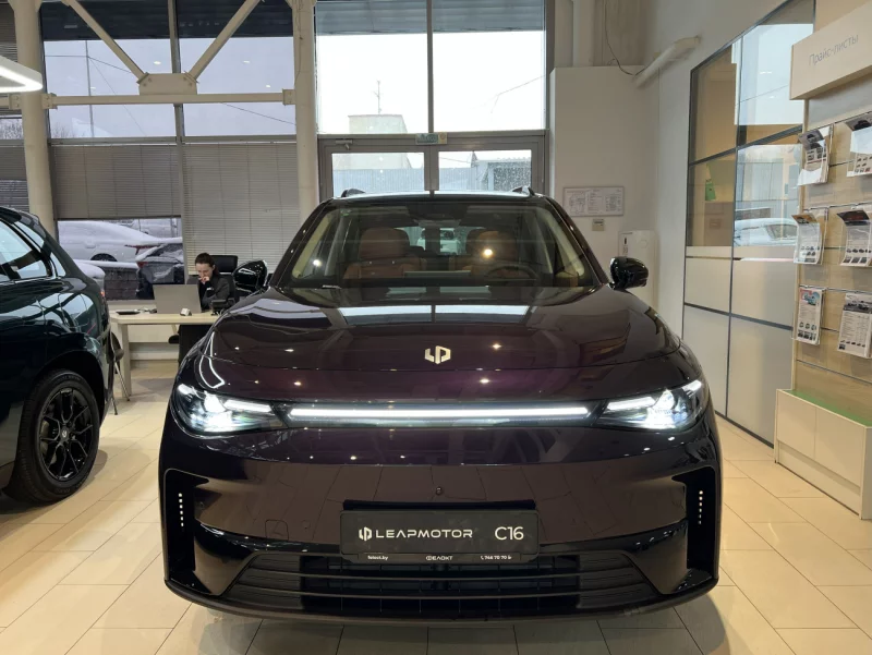 В Беларусь привезли умный внедорожник Leapmotor C16 с запасом хода до 530 км. Цена вам понравится