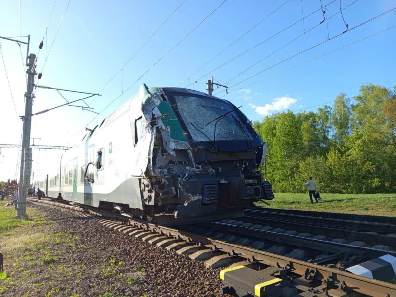 Лесовоз столкнулся с поездом на перегоне Телуша-Красный берег