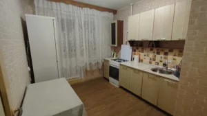 3 квартиру на 6 микрорайоне на длительный срок