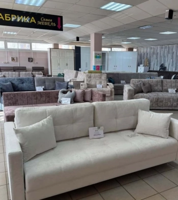 Продавец мебели