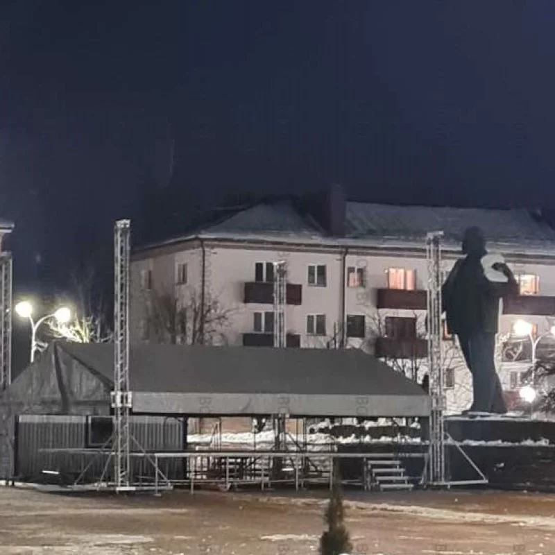  Установка сцены для новогодних празднеств