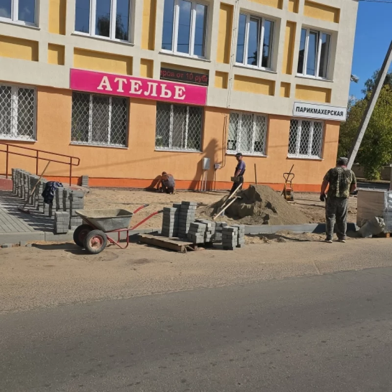 Благоустройство площадки перед общежитием