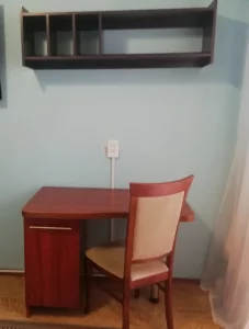 Стол письменный, 100 руб