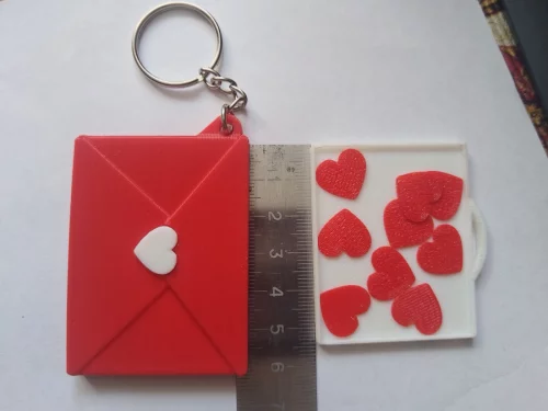 Чемодан сердечек