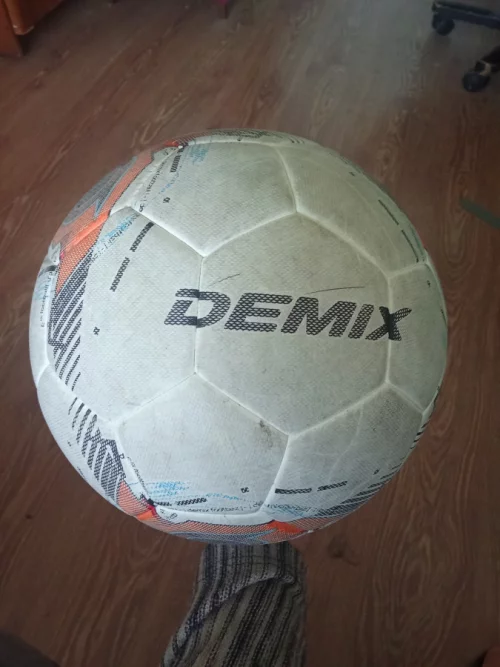 Мяч футбольный Demix