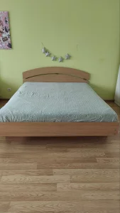 Двуспальная кровать с матрасом