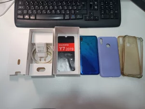 Смартфон Huawei Y7 2019 3/32GB в отличном состоянии