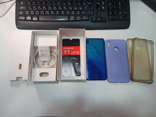 Смартфон Huawei Y7 2019 3/32GB в отличном состоянии
