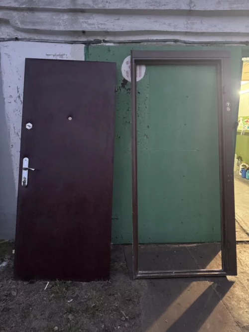 Дверь входная металическая 250р