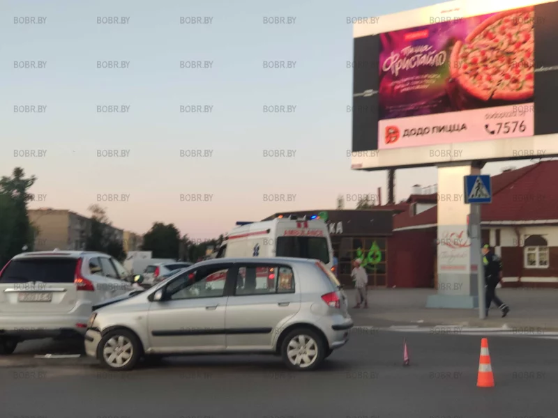 Очень серьезная авария на перекрестке улиц Минской и Октябрьская