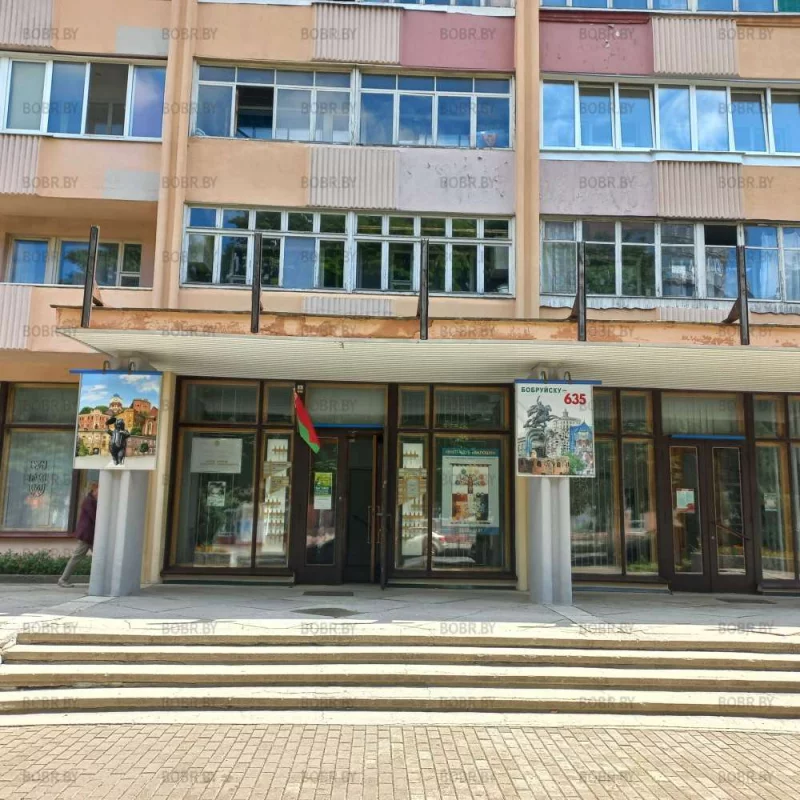 Фасад как сняли 2 года назад, так и оставили. Город для жизни