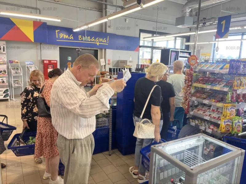 Длинные очереди в кассу. Обычная картина в Мартине
