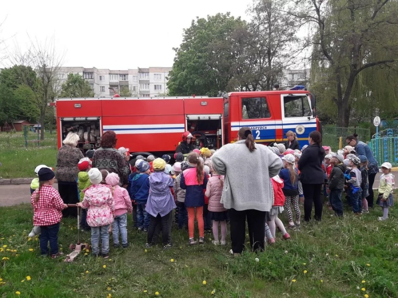 Спасатели в гостях у дошколят