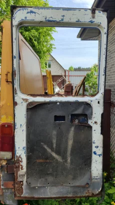 Задние двери на Mersedes T1 207 307