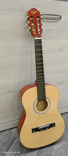 Гитара классическая. 100 р.