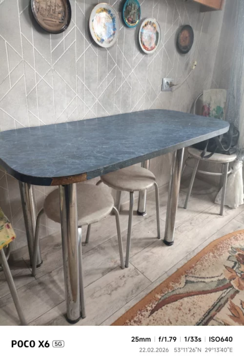 Стол кухонный