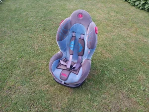 Автомобильное кресло