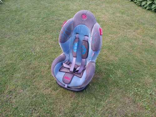 Автомобильное кресло