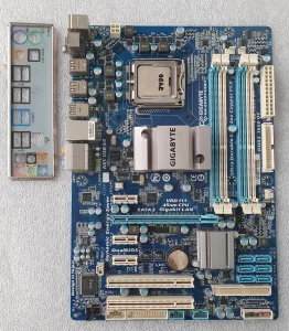 Матринская плата 775 сокет DDR3