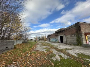 Продаются склады более 400 м2 с участком 1, 5 га