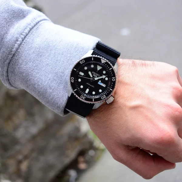 Виды стекол на наручных часах