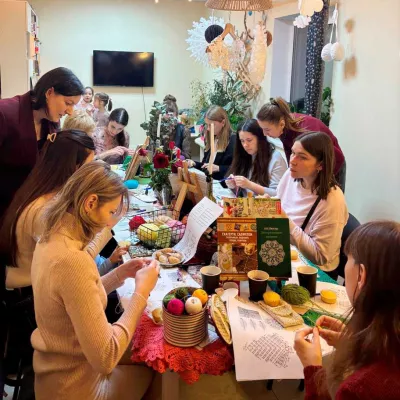 В Николо-Софийском храме состоялись мастер-классы по вязанию, пряничному украшению и зимним композициям