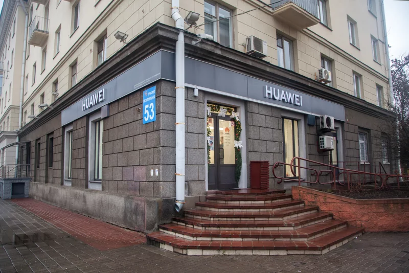 В Минске открылся обновленный Центр сервисного обслуживания Huawei. Часть услуг предоставляют в подарок