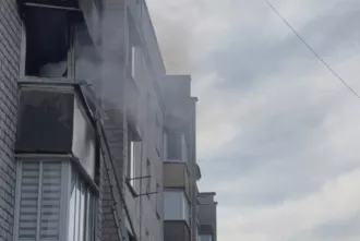 Пожар на балконе в Бобруйске: спасатели вывели двух мужчин из огня