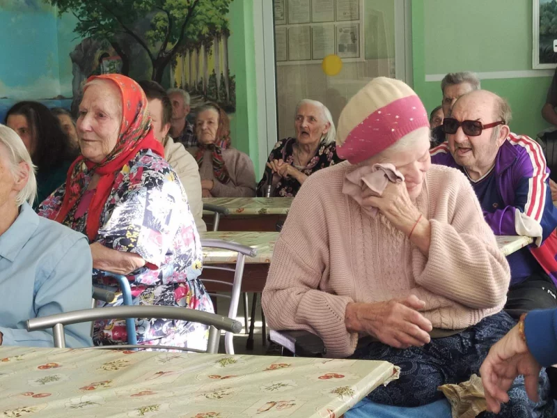 День пожилого человека. Душевные песни не могли не вызвать радостные улыбки на лицах стариков