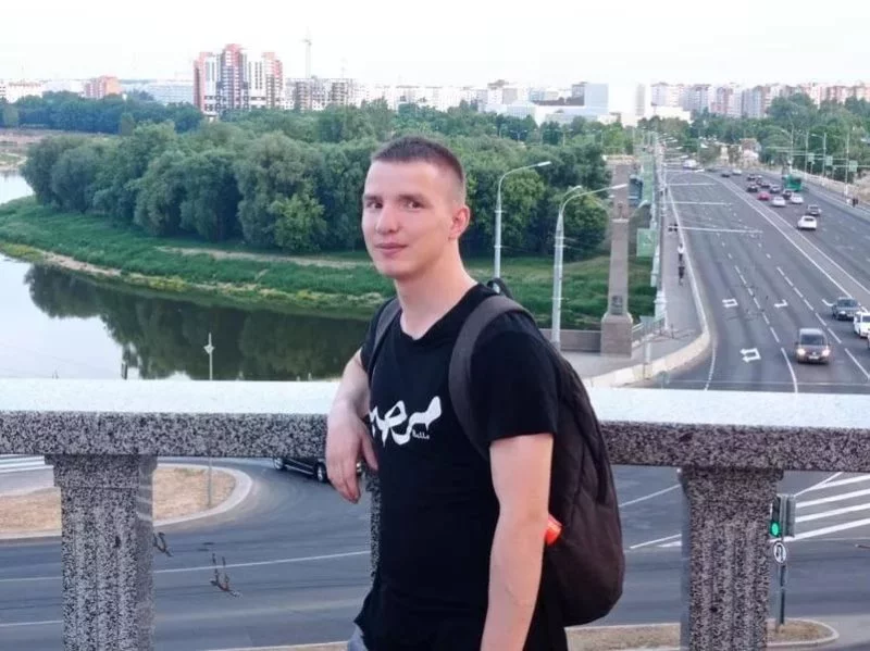 Родила в туалете и бросила: парень из бобруйского детского дома искал мать много лет и нашел у Малахова