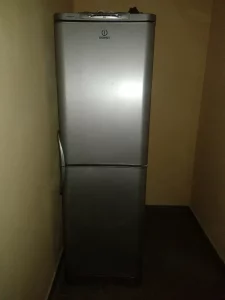 Холодильник и Стиральную машину б/у