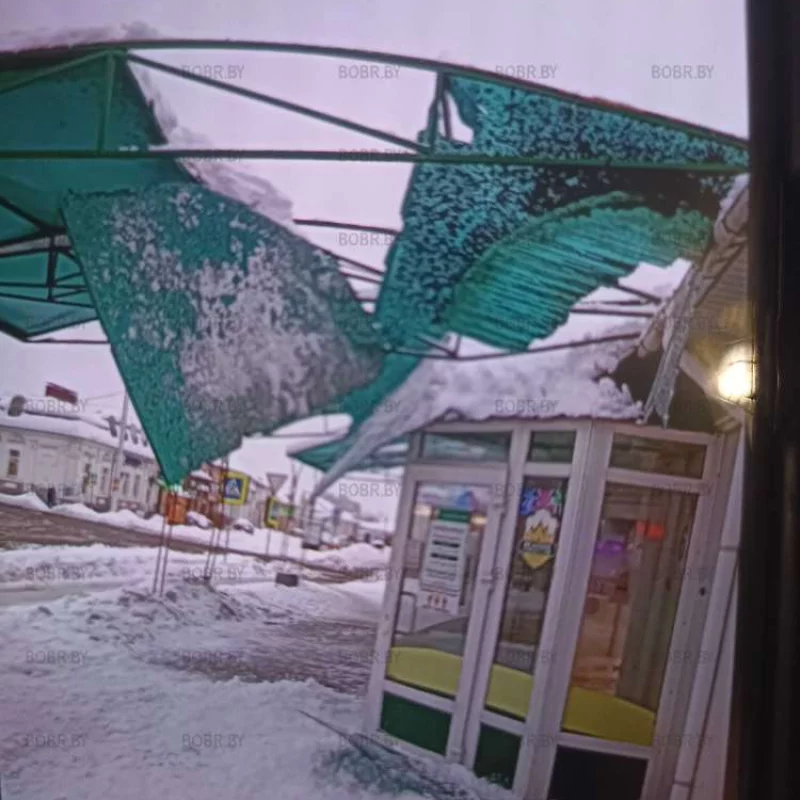 Ул Дзержинского, от 11.12.22 упала крыша 