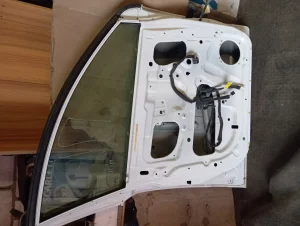 Опель Антара дверь