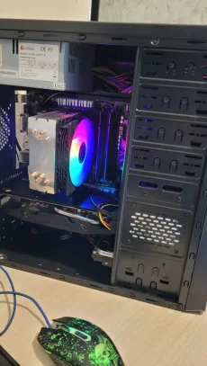 Игровой системный блок с монитором