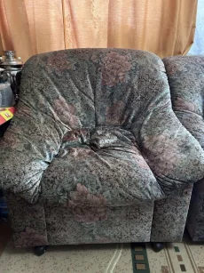 Отдам Диван и два кресла
