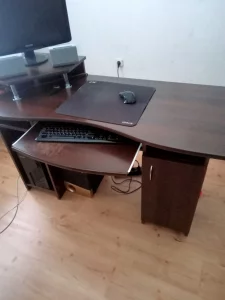 Стол компьютерный