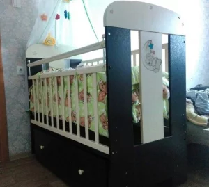 Кроватка с маятником