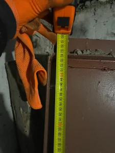 Металлическую дверь