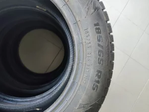 Зимние шины 185/65R15