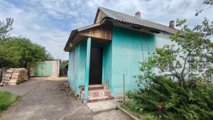 Половину дома