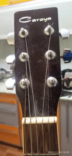 Гитара акустическая