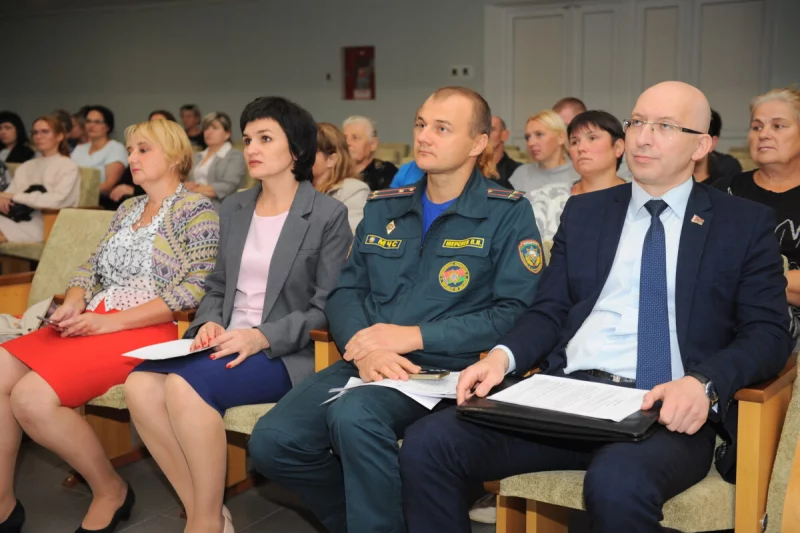 У раёне прайшоў бацькоўскі сход: дарослым нагадалі пра ролю сям’і ў выхаванні дзяцей