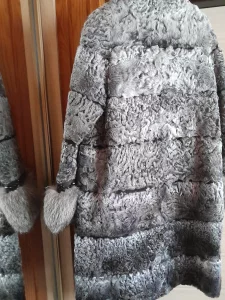 Шуба натуральная (коза, писец) 48 размер. ПОЧТИ НОВАЯ!