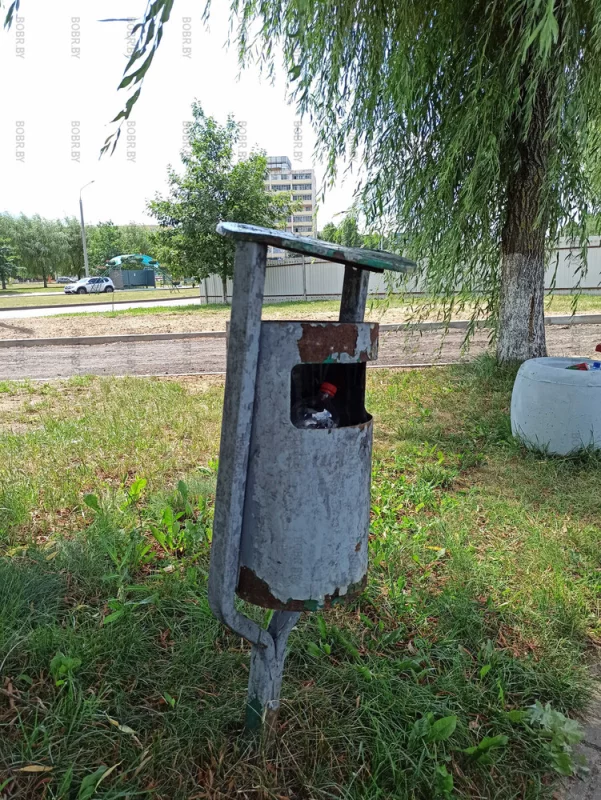 Типичное сосание большинства урн для часов по городу. Интересно, какой ответственный специалист следит за этими объектами?