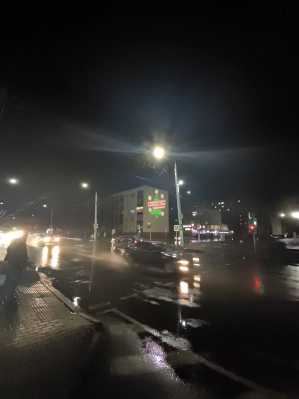 На дом связи появилась проекция новогодняя.