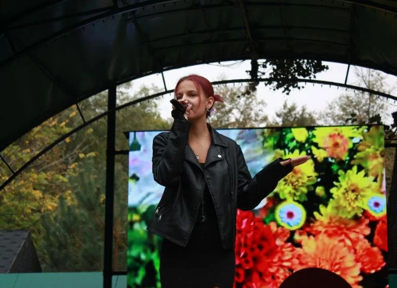Сердца, полные любви: в Бобруйске состоялся праздничный концерт ко Дню матери. Репортаж Bobr.by