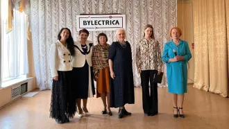 В честь дня матери. Артисты Дворца искусств выступили для сотрудниц Бобруйского филиала УП «Светоприбор» ОО «БелТИЗ»